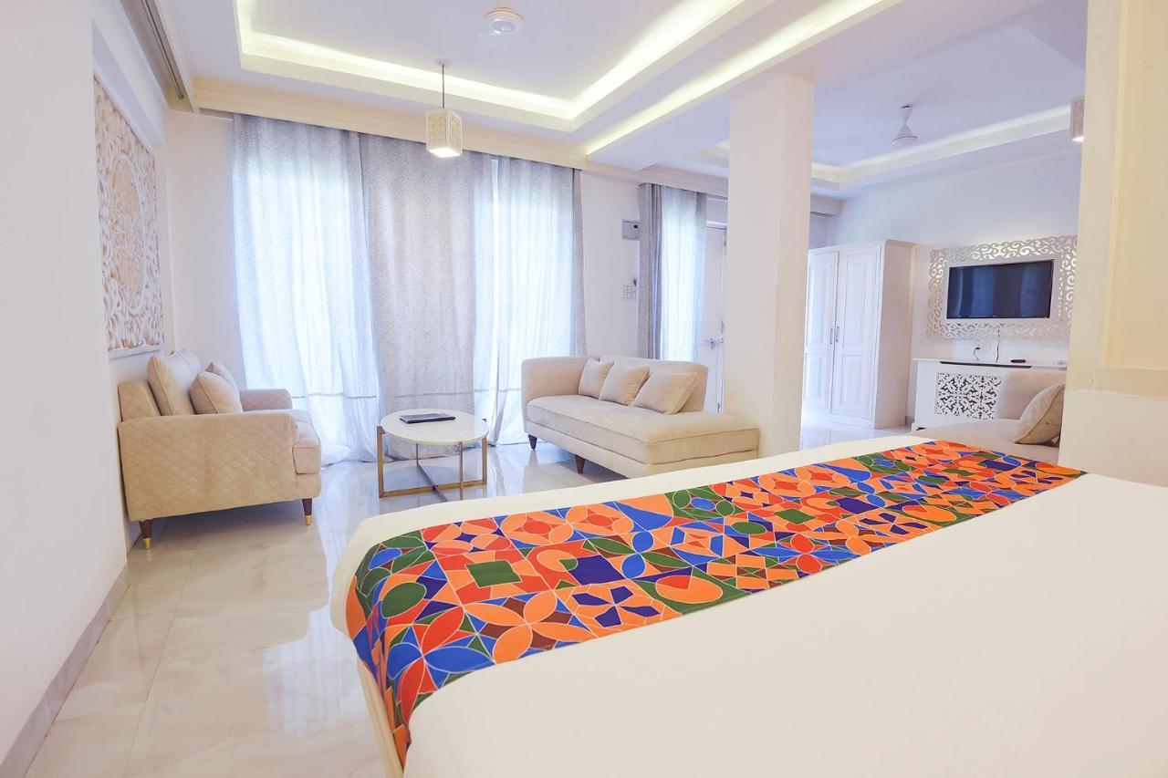 Fabhotel Yahweh With Bar,